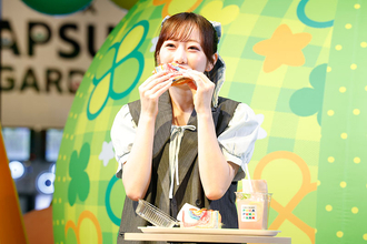 「食べ尽くして帰ります！」FRUITS ZIPPER真中まなが語る“夏フェス”流儀　KAWAIIフードにも大満足