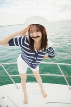日向坂46藤嶌果歩、付け髭マリンルックで大航海…1st写真集より新先行カット解禁