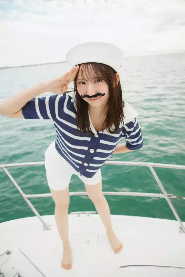 日向坂46藤嶌果歩、付け髭マリンルックで大航海…1st写真集より新先行カット解禁