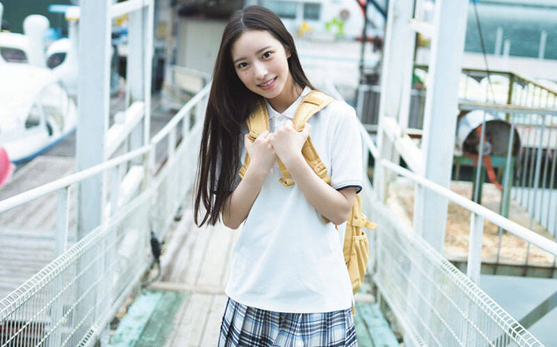 日向坂46渡辺莉奈、制服姿の表紙カット解禁！夏の記憶を閉じ込めたような1枚に