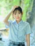 「日向坂46渡辺莉奈、制服姿の表紙カット解禁！夏の記憶を閉じ込めたような1枚に」の画像12