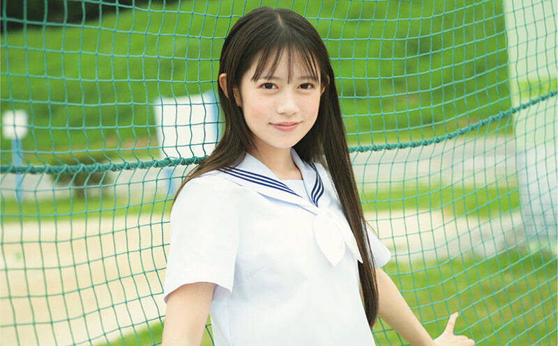 日向坂46渡辺莉奈、制服姿の表紙カット解禁！夏の記憶を閉じ込めたような1枚に