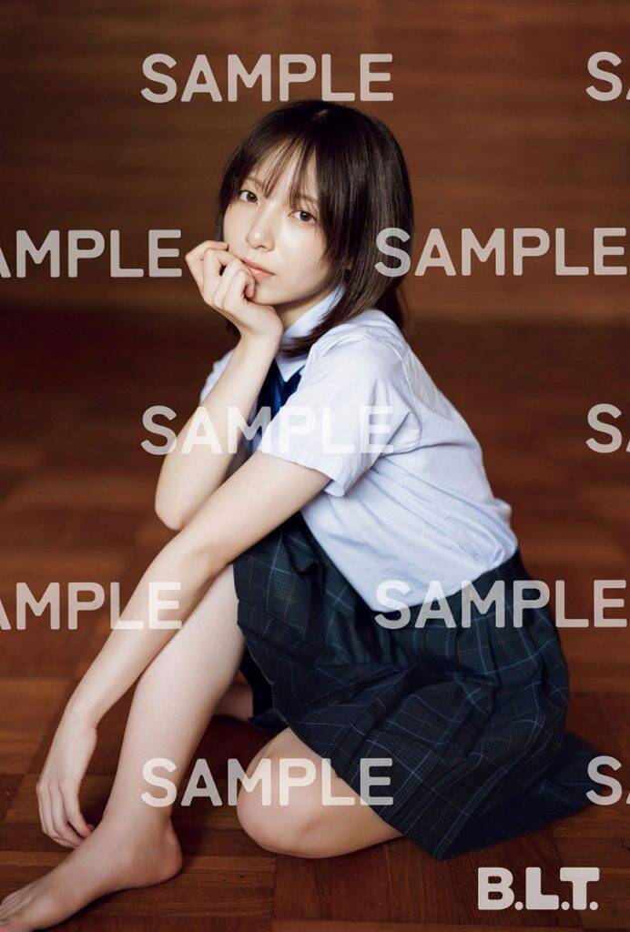 日向坂46渡辺莉奈、制服姿の表紙カット解禁！夏の記憶を閉じ込めたような1枚に