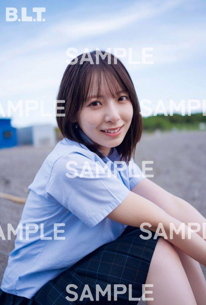 日向坂46渡辺莉奈、制服姿の表紙カット解禁！夏の記憶を閉じ込めたような1枚に