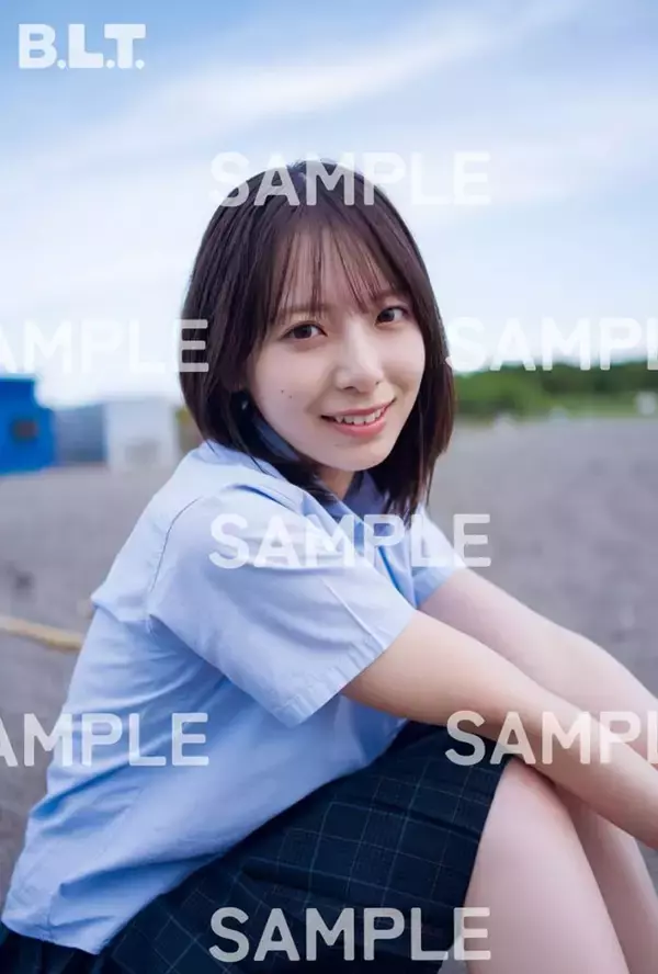「日向坂46渡辺莉奈、制服姿の表紙カット解禁！夏の記憶を閉じ込めたような1枚に」の画像