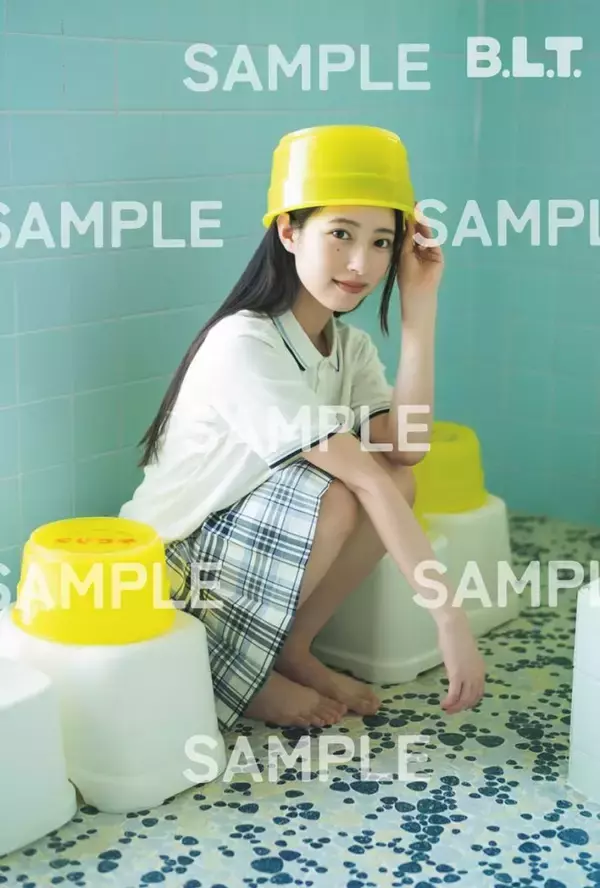 「日向坂46渡辺莉奈、制服姿の表紙カット解禁！夏の記憶を閉じ込めたような1枚に」の画像