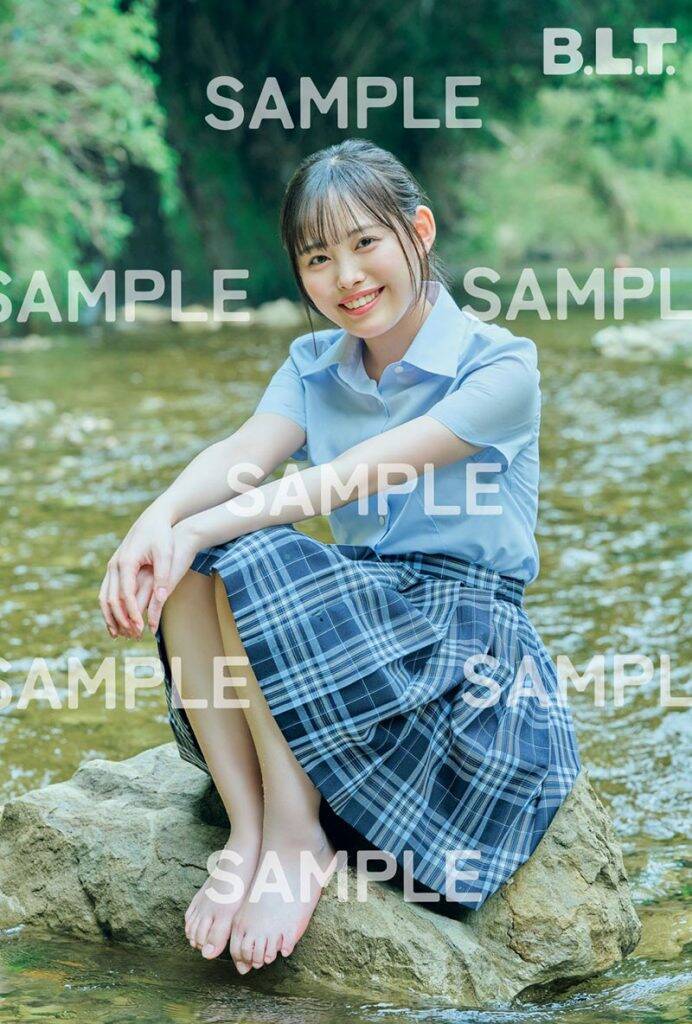 日向坂46渡辺莉奈、制服姿の表紙カット解禁！夏の記憶を閉じ込めたような1枚に