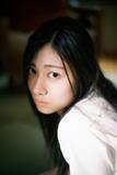 「日向坂46渡辺莉奈、制服姿の表紙カット解禁！夏の記憶を閉じ込めたような1枚に」の画像6