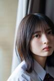 「日向坂46渡辺莉奈、制服姿の表紙カット解禁！夏の記憶を閉じ込めたような1枚に」の画像7
