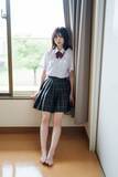 「日向坂46渡辺莉奈、制服姿の表紙カット解禁！夏の記憶を閉じ込めたような1枚に」の画像8