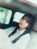 「日向坂46渡辺莉奈、制服姿の表紙カット解禁！夏の記憶を閉じ込めたような1枚に」の画像9