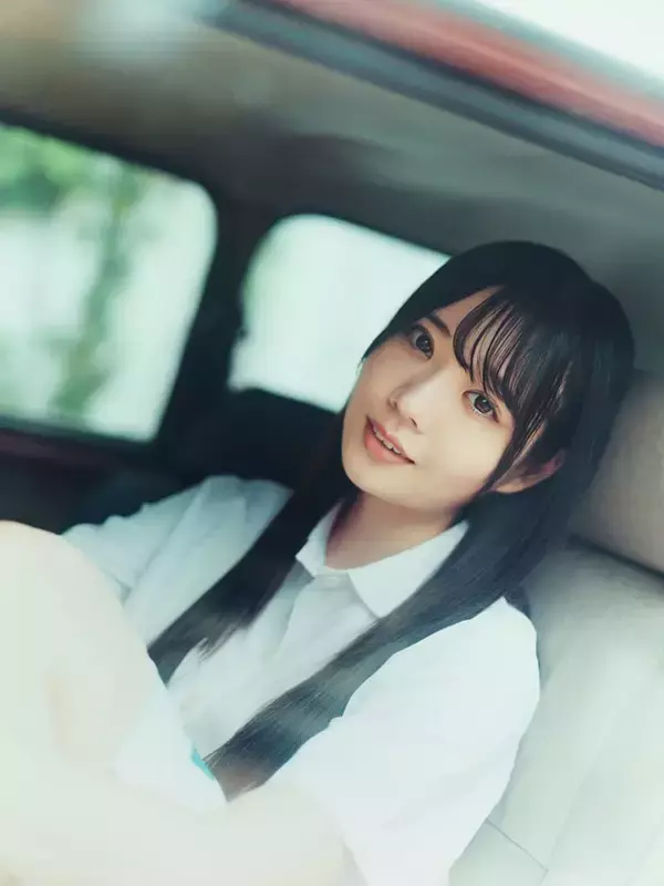 「日向坂46渡辺莉奈、制服姿の表紙カット解禁！夏の記憶を閉じ込めたような1枚に」の画像