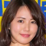 「磯山さやか、春っぽい色合いの衣装姿に癒やされる「やっぱりキレイ」「どの衣装も似合ってて良い」「全てが魅力的」」の画像1