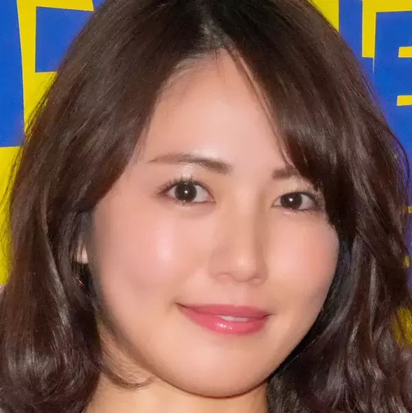 磯山さやか、春っぽい色合いの衣装姿に癒やされる「やっぱりキレイ」「どの衣装も似合ってて良い」「全てが魅力的」