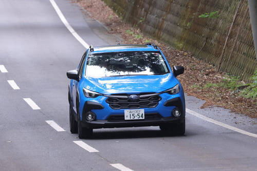 先代オーナーが嫉妬する乗り心地と静粛性のレベルアップ「スバルクロストレック」（岡崎五朗レポート）