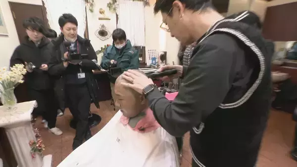 「｢“生まれたままの姿”でぐるっと一回転｣ ｢繰り出されるパンチ｣ …歴代の “神男”たちのドラマ振り返る  ことしは勤め先の銀行辞め 転職して臨んだ神男  国府宮はだか祭 愛知･稲沢市」の画像