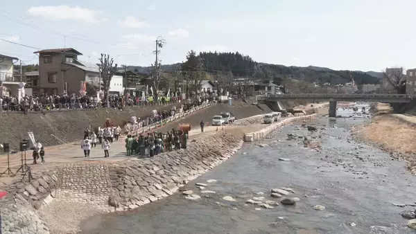 「新酒「神のしずく」の完成祝う雫宮祭 …酒樽みこしが街を練り歩く 外国人観光客も魅了 岐阜・高山市」の画像