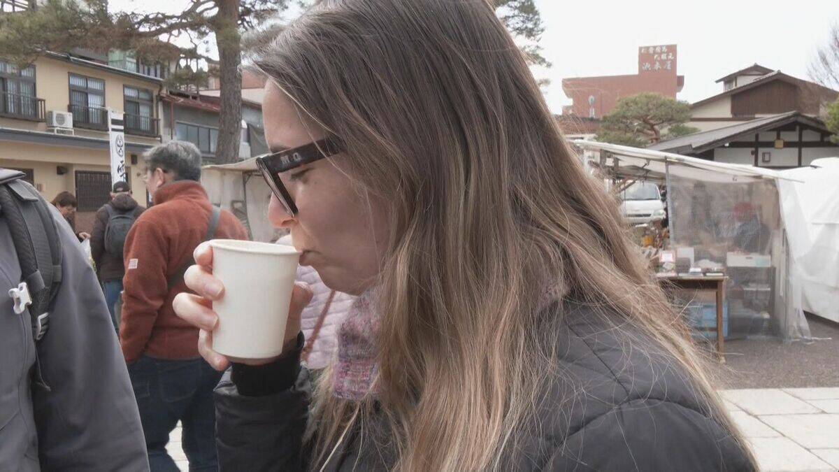 新酒「神のしずく」の完成祝う雫宮祭 …酒樽みこしが街を練り歩く 外国人観光客も魅了 岐阜・高山市