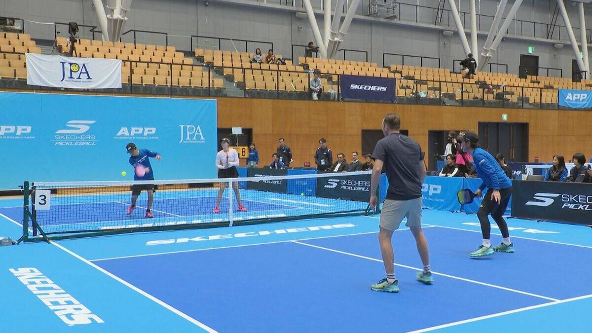 “年齢性別問わず”楽しめる「ピックルボール」の国際大会 アンバサダーの俳優･石黒賢さんも登場 ｢テニスよりコートも狭く簡単“レッツプレイ”｣ 三重･津市で熱戦