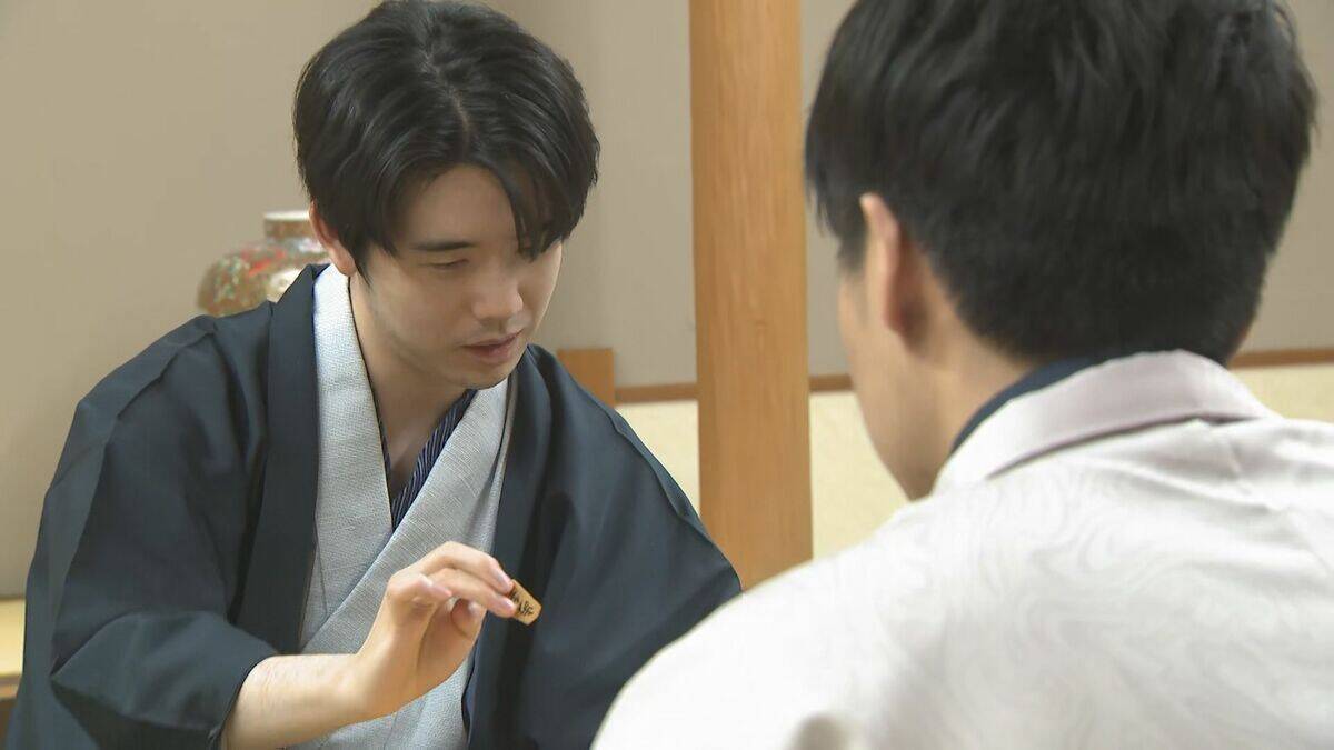 「やってはいけないミスが出てしまった」藤井聡太六冠が棋王戦第３局に敗れる ダブル失冠の危機