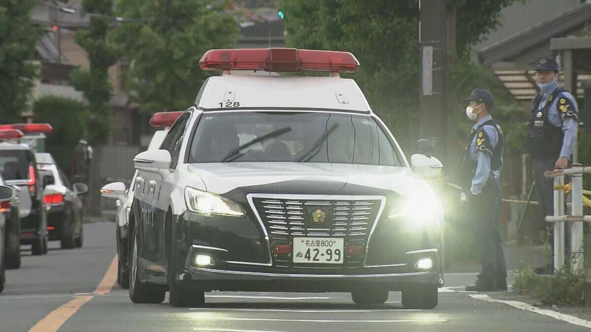 【速報】アパートに立てこもった外国人と見られる男の身柄確保…パトカーに乗る瞬間  愛知・豊橋市
