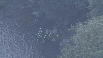 滝つぼに潜って遊泳中だった男性がおぼれて死亡 友人と3人で川遊びに来て「姿が見えなくなった」 愛知・豊田市