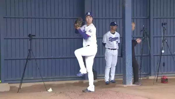 「キャンプ2日目は元メジャーリーガー川﨑宗則選手も参戦！何を伝えたのかは｢企業秘密です｣ 中日･藤嶋健人投手 ｢優勝するためにはどうしたらいいか…｣ 沖縄キャンプ」の画像