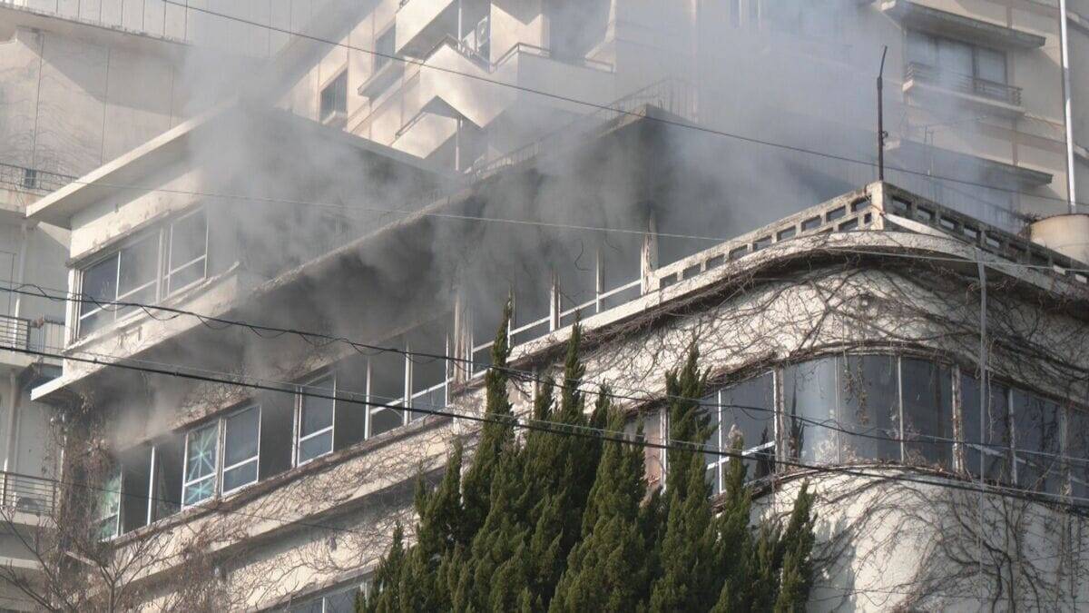 ｢窓から火が出ている｣ ホテルの社員寮で火事 40代男性社員を病院に搬送 愛知･蒲郡市の西浦温泉街