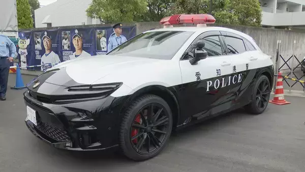 「ナゴヤ球場に全国に1台しかないパトカーがやってきた！珍しい警察車両が集結 制服を着て記念撮影も 名古屋・中川区」の画像