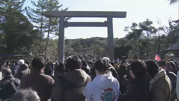 新しい年への思い込め初詣にぎわう　三重・伊勢神宮　3が日で40万人参拝の見込み