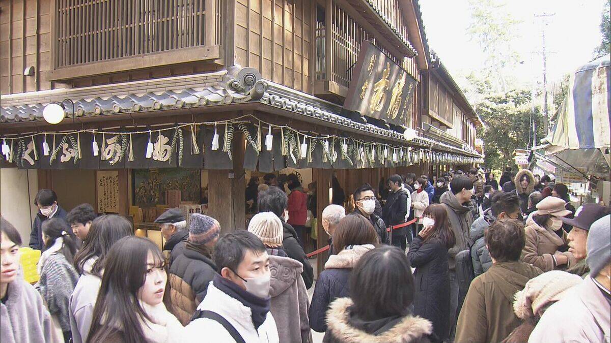 新しい年への思い込め初詣にぎわう　三重・伊勢神宮　3が日で40万人参拝の見込み