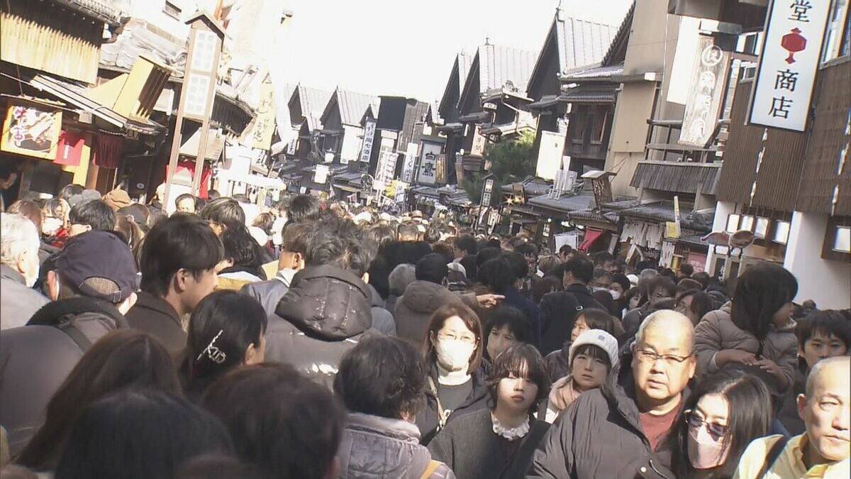 新しい年への思い込め初詣にぎわう　三重・伊勢神宮　3が日で40万人参拝の見込み