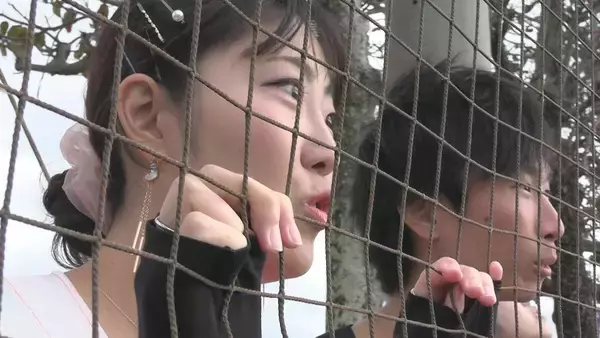 「ドラゴンズのため移住したカップル 東京→名古屋へ 彼女は高橋周平のシルエットに涙 カラオケの締めは応援歌⁉ 初の沖縄キャンプに密着」の画像