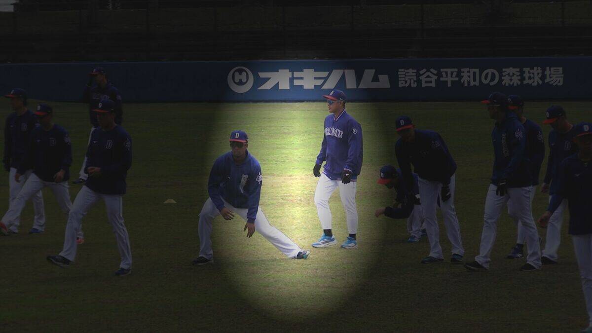 ドラゴンズのため移住したカップル 東京→名古屋へ 彼女は高橋周平のシルエットに涙 カラオケの締めは応援歌⁉ 初の沖縄キャンプに密着