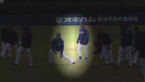 「ドラゴンズのため移住したカップル 東京→名古屋へ 彼女は高橋周平のシルエットに涙 カラオケの締めは応援歌⁉ 初の沖縄キャンプに密着」の画像