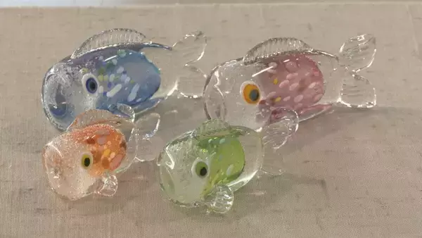 「再生ガラスで｢かぶと｣や｢こいのぼり｣ 端午の節句に向けて置物作り 丸みを帯びたかわいらしい形に 愛知･岡崎市」の画像
