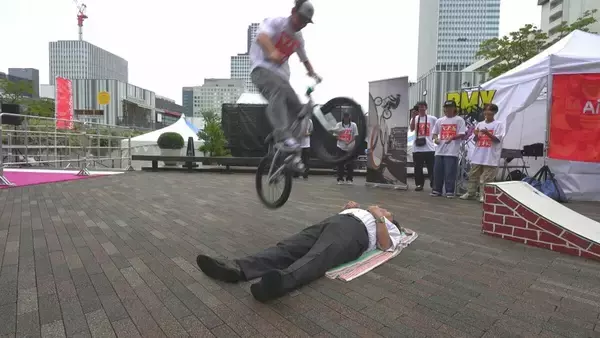 「｢みんな変な自転車、下手じゃんって…｣ 自作ジャンプ台で練習していた36歳レジェンドの“原点” ｢ドリームラン｣叶えるため車中泊で全国遠征 BMXフリースタイル【アジア大会 愛知･名古屋】」の画像