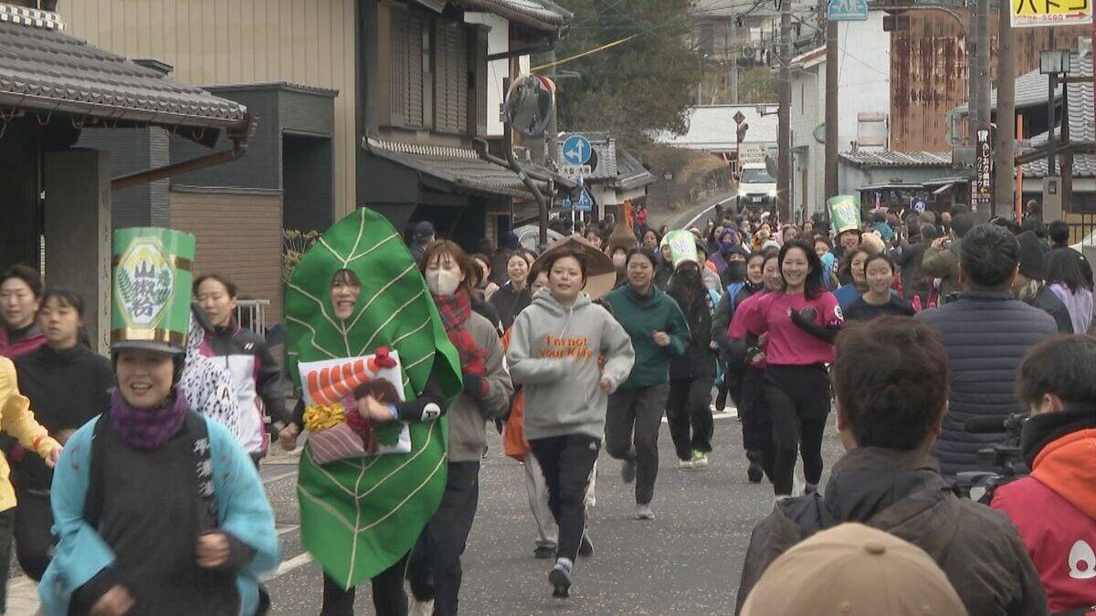 初代“最強の福女”は誰に？岐阜･恵那市で｢福女チャレンジ｣ ゴールの神社を目指し111人が全力疾走 きっかけは“福男選び”… 街おこしに期待込め