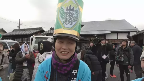 「初代“最強の福女”は誰に？岐阜･恵那市で｢福女チャレンジ｣ ゴールの神社を目指し111人が全力疾走 きっかけは“福男選び”… 街おこしに期待込め」の画像