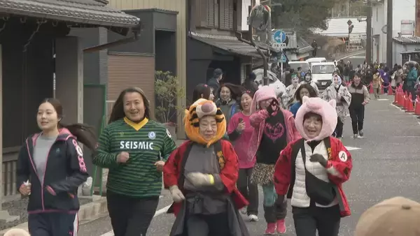 「初代“最強の福女”は誰に？岐阜･恵那市で｢福女チャレンジ｣ ゴールの神社を目指し111人が全力疾走 きっかけは“福男選び”… 街おこしに期待込め」の画像