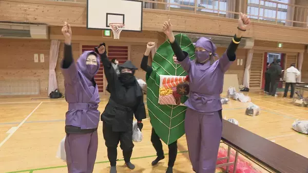 「初代“最強の福女”は誰に？岐阜･恵那市で｢福女チャレンジ｣ ゴールの神社を目指し111人が全力疾走 きっかけは“福男選び”… 街おこしに期待込め」の画像