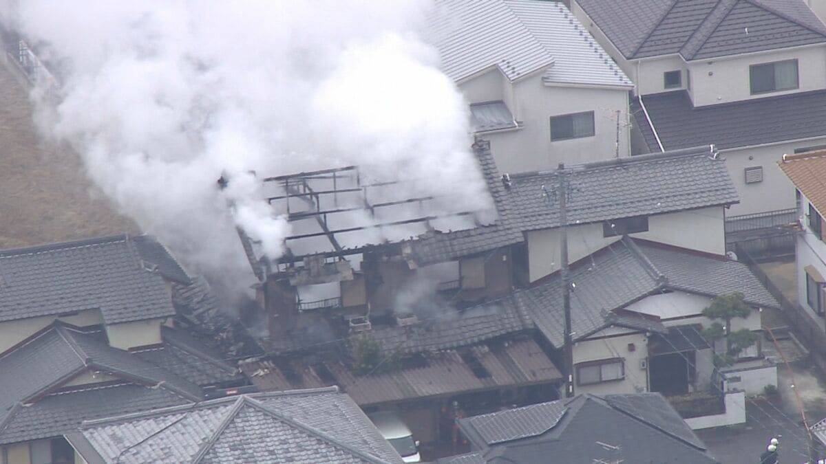 ｢ヒーターに触れていた布が燃え上がった｣ と119番通報 木造2階建て住宅で火事 住人は逃げ出して無事 岐阜･笠松町