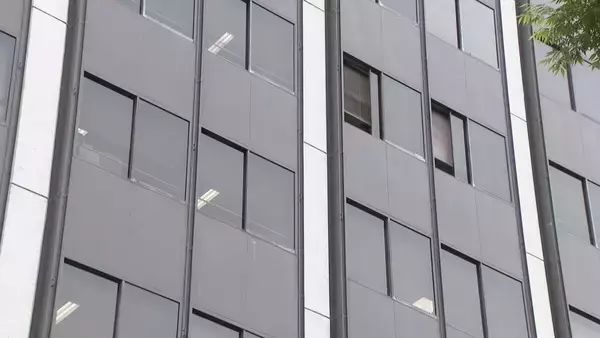 「監禁事件の被害者として保護されたフィリピン国籍の女 他人名義のキャッシュカードを有償で譲り受けた疑いで逮捕」の画像