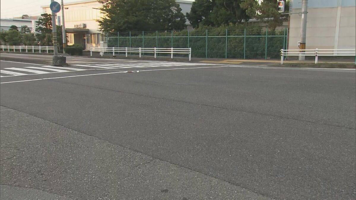 交差点を右折しようとした車と直進の車が衝突 右折車の46歳男性が死亡 直進車の21歳男を現行犯逮捕 男は法定速度を超過か 三重・津市の国道165号