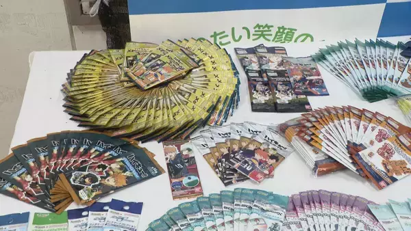 勤務先の100円ショップからキャラクターカード20点を盗んだか　アルバイトの女を逮捕