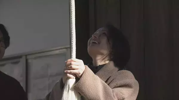 「12時間早く“除夜の鐘”を…明るいうちに参道通って「おおみそかの鐘」をつきました 愛知・豊橋市の普門寺」の画像