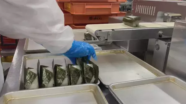「中東情勢の影響は“おにぎり”チェーンにも 個包装フィルムは値上げ･品薄に 商品の価格は｢値上げせず販路広げる｣ 三重･四日市市」の画像