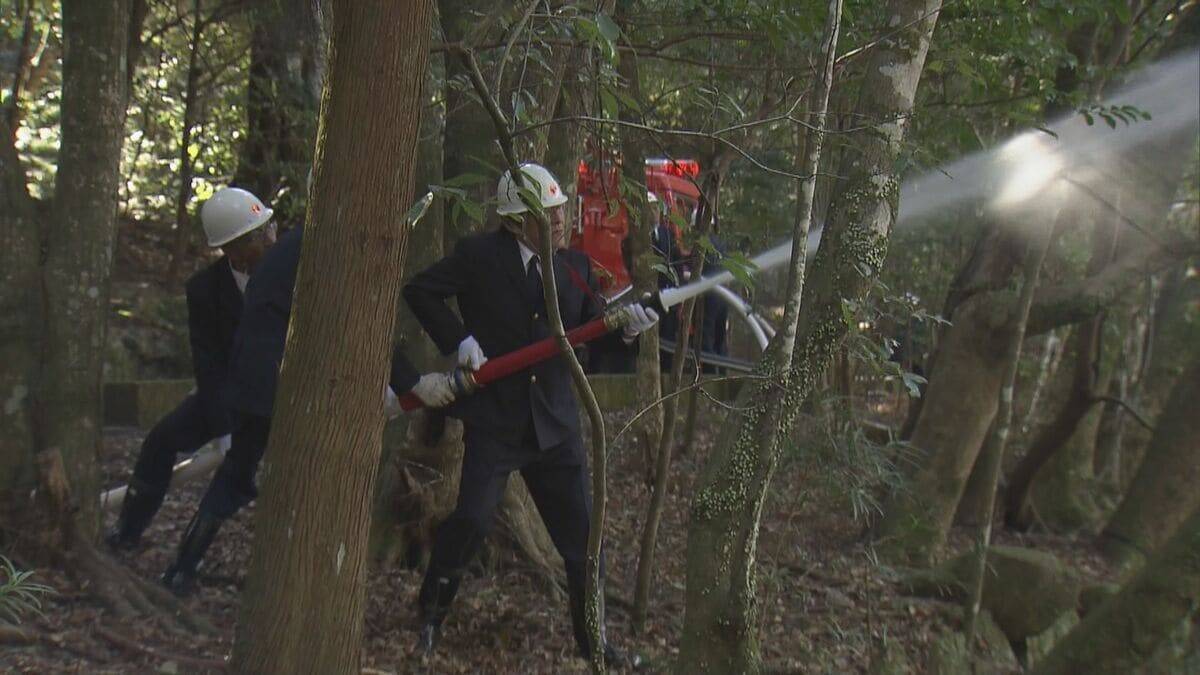 伊勢神宮で自衛消防団による"消防出初式" 地元の18歳以上の男性で…明治時代から続く 一年の防火への誓いをたてて 三重･伊勢市