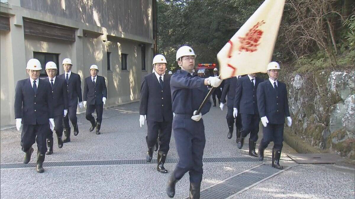 伊勢神宮で自衛消防団による"消防出初式" 地元の18歳以上の男性で…明治時代から続く 一年の防火への誓いをたてて 三重･伊勢市