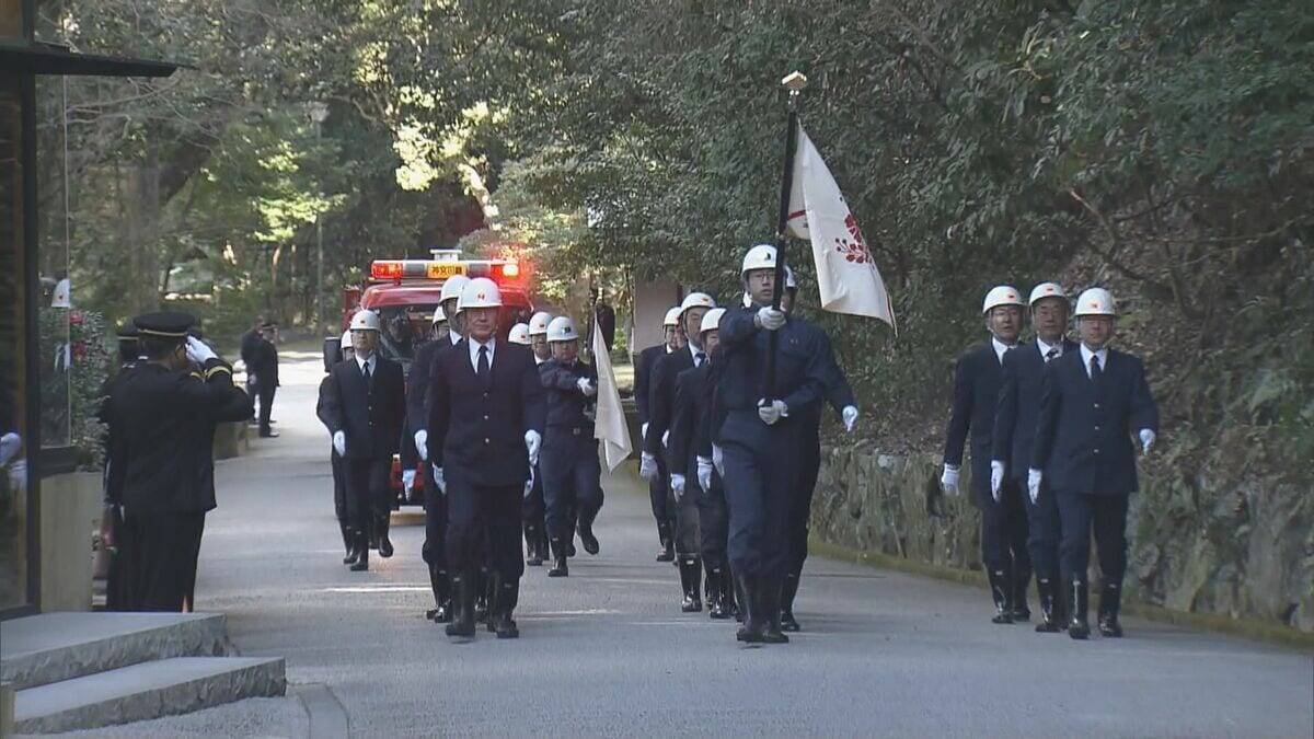 伊勢神宮で自衛消防団による"消防出初式" 地元の18歳以上の男性で…明治時代から続く 一年の防火への誓いをたてて 三重･伊勢市